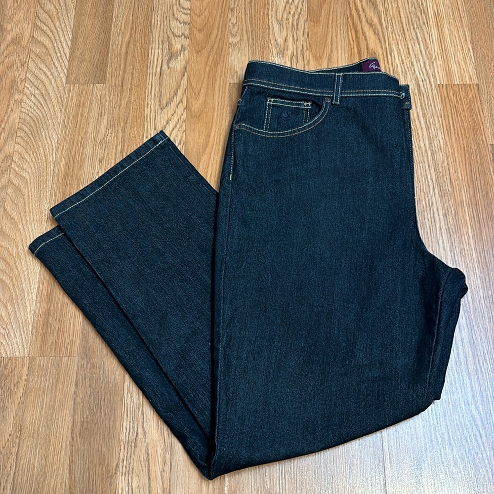 Gloria Vanderbilt, indigo stretch denim chic dark blue jeans. Size 16 short.